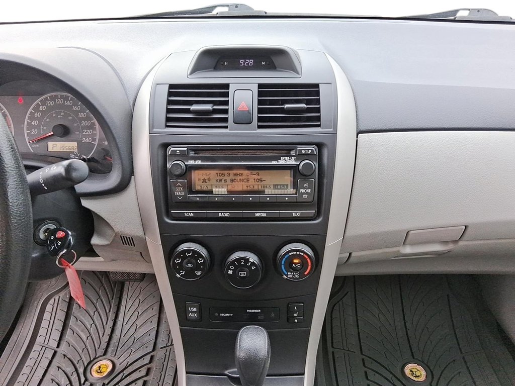 2013 Toyota Corolla 4-door Sedan LE 4A in Stratford, Ontario - 15 - w1024h768px