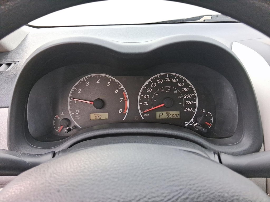 2013 Toyota Corolla 4-door Sedan LE 4A in Stratford, Ontario - 14 - w1024h768px