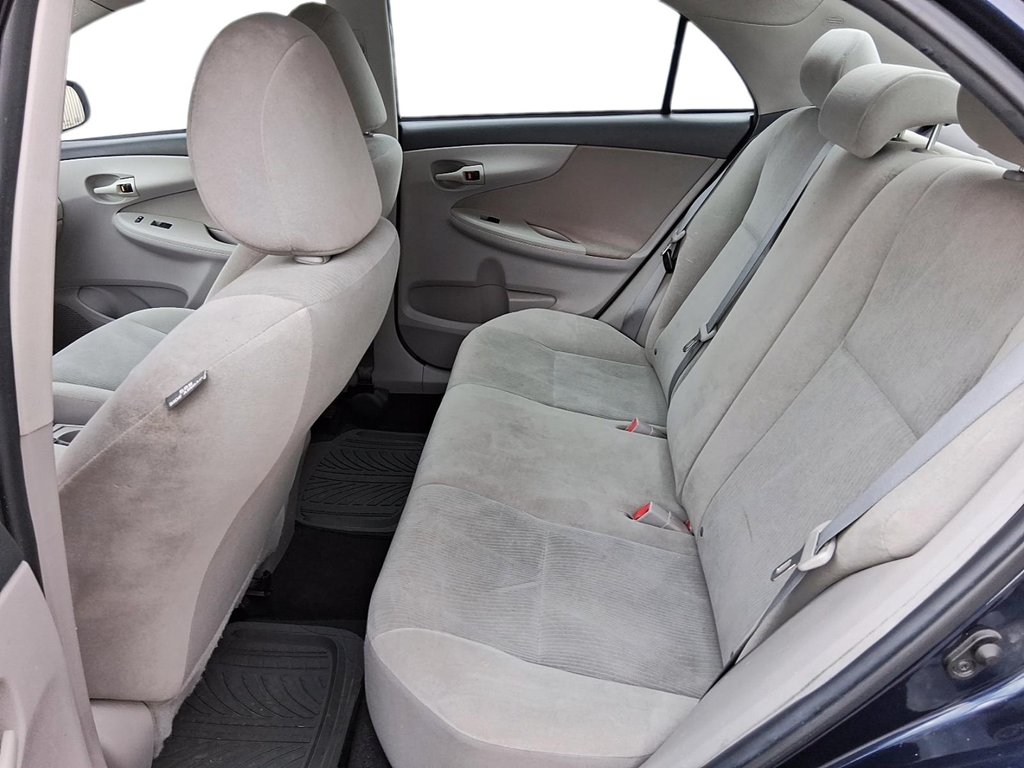 2013 Toyota Corolla 4-door Sedan LE 4A in Stratford, Ontario - 9 - w1024h768px