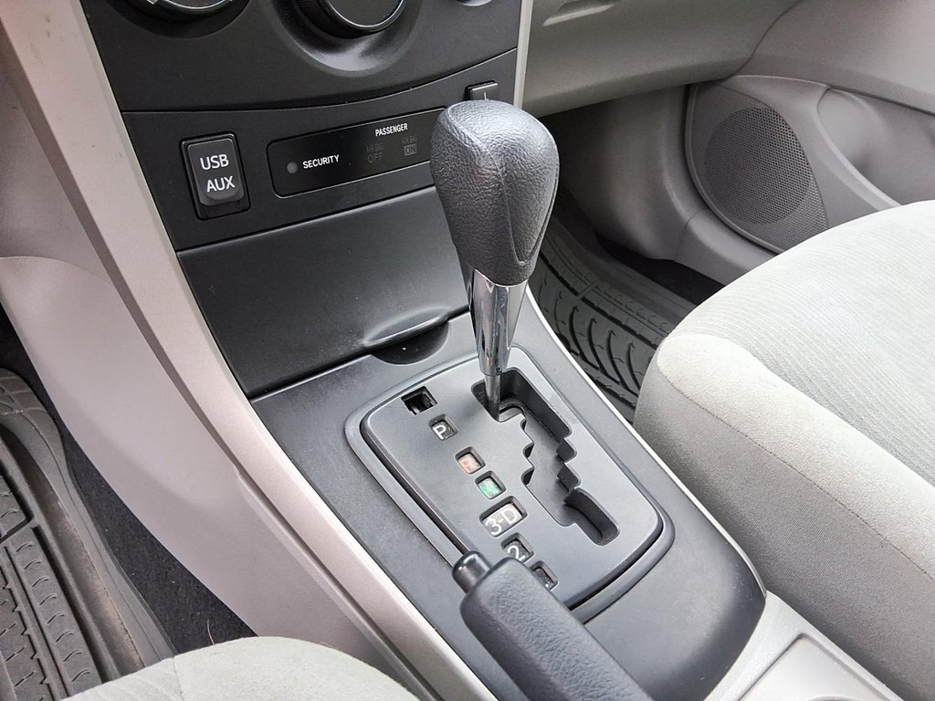 2013 Toyota Corolla 4-door Sedan LE 4A in Stratford, Ontario - 16 - w1024h768px