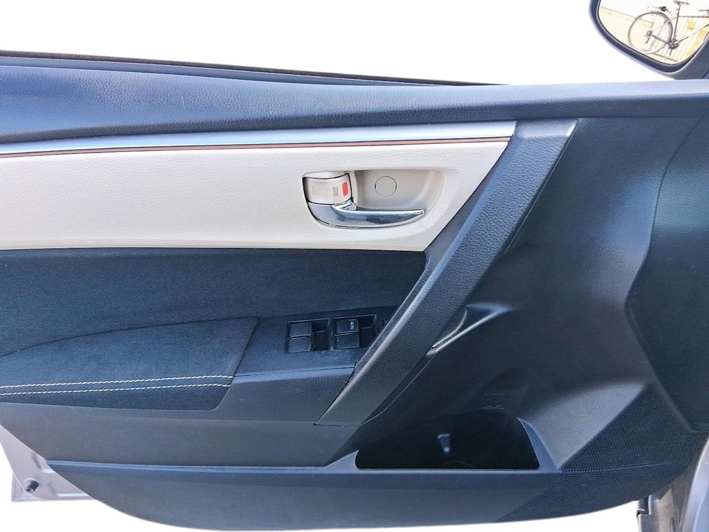 2014 Toyota Corolla 4-door Sedan CE 4A in Stratford, Ontario - 10 - w1024h768px