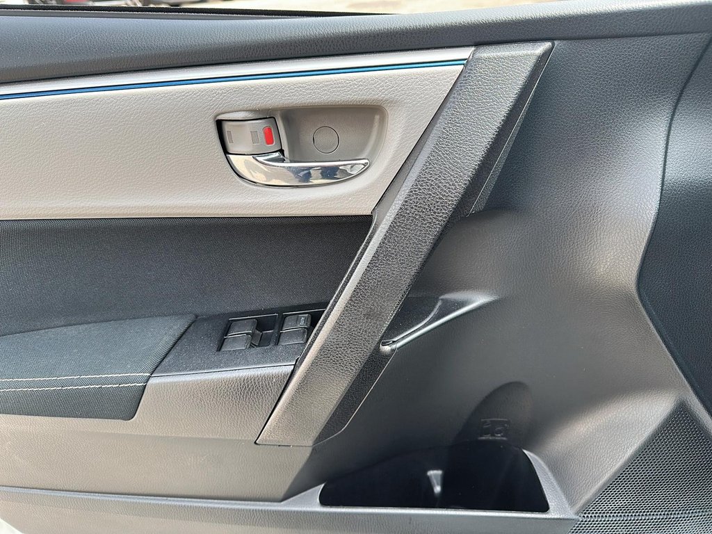 2015 Toyota Corolla 4-door Sedan CE 4A in Stratford, Ontario - 9 - w1024h768px