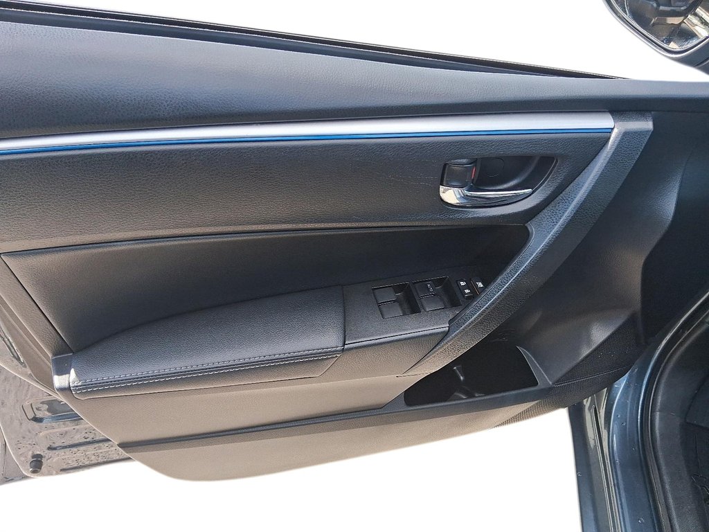 2016 Toyota Corolla 4-door Sedan S CVTi-S in Stratford, Ontario - 11 - w1024h768px
