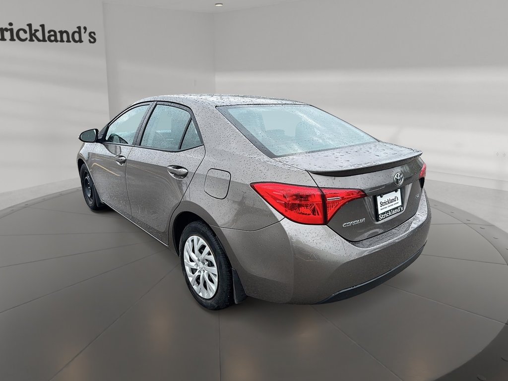 2017 Toyota Corolla 4-door Sedan CE 6M in Stratford, Ontario - 4 - w1024h768px