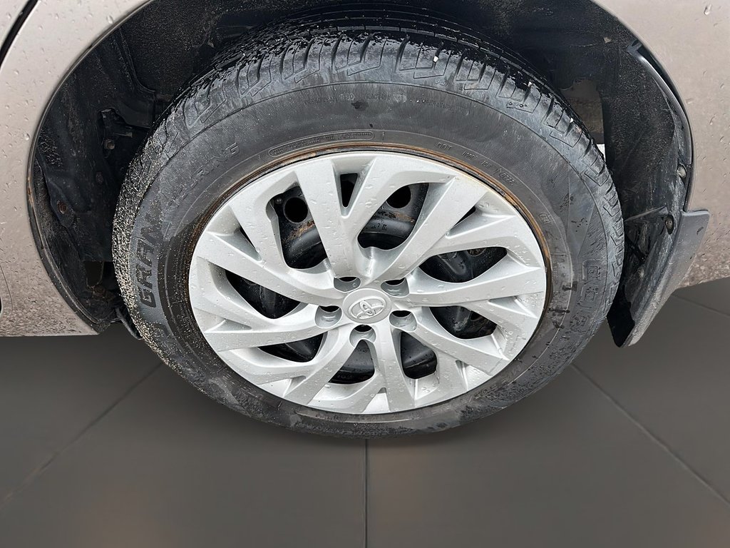 2017 Toyota Corolla 4-door Sedan CE 6M in Stratford, Ontario - 7 - w1024h768px