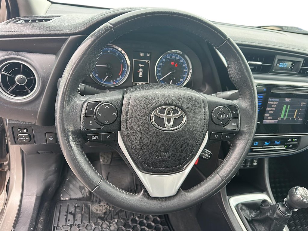 2017 Toyota Corolla 4-door Sedan CE 6M in Stratford, Ontario - 11 - w1024h768px