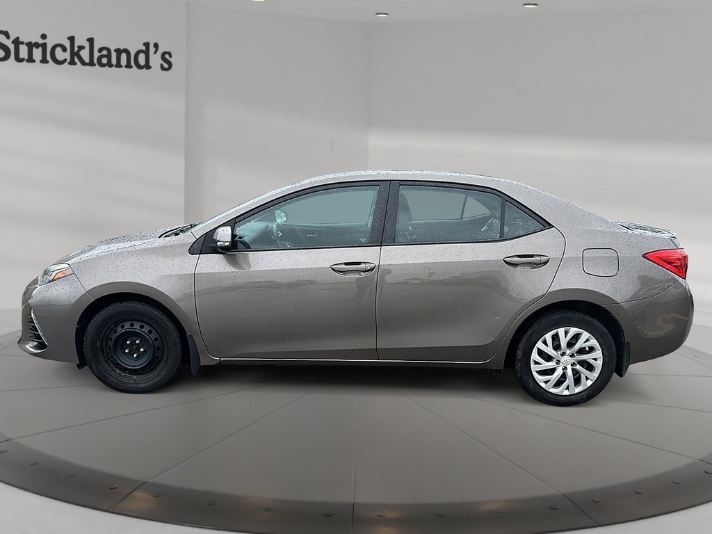 2017 Toyota Corolla 4-door Sedan CE 6M in Stratford, Ontario - 5 - w1024h768px