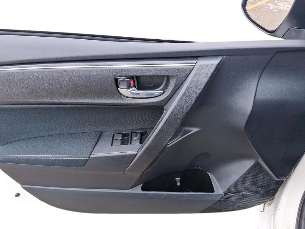 2017 Toyota Corolla 4-door Sedan LE CVTi-S in Stratford, Ontario - 10 - w1024h768px