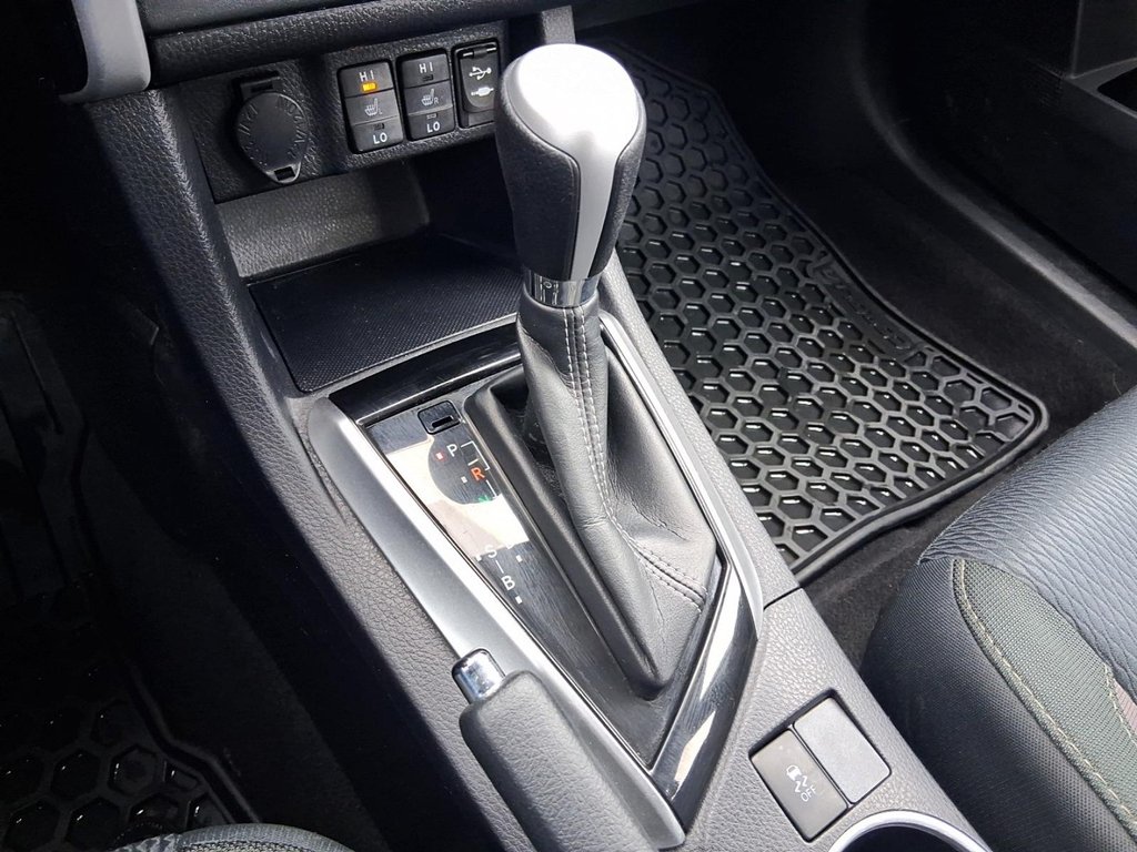 2017 Toyota Corolla 4-door Sedan LE CVTi-S in Stratford, Ontario - 15 - w1024h768px