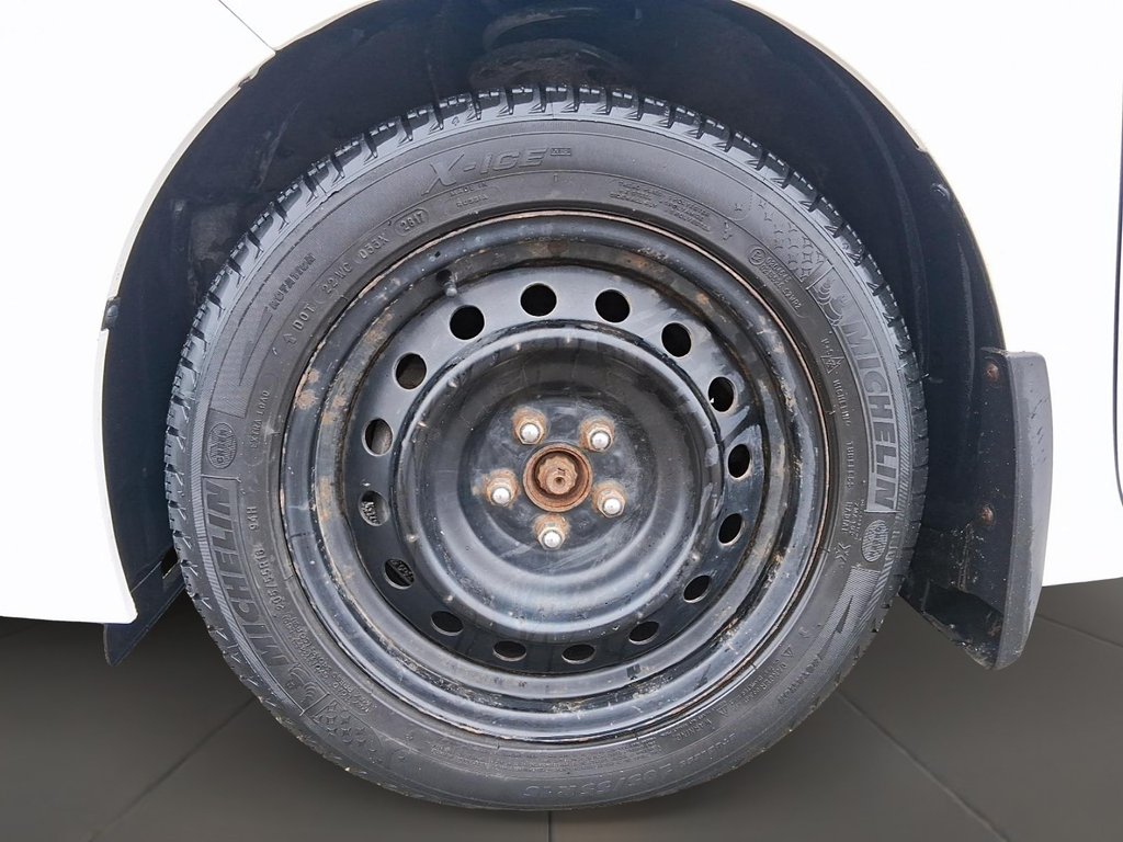 2017 Toyota Corolla 4-door Sedan LE CVTi-S in Stratford, Ontario - 7 - w1024h768px