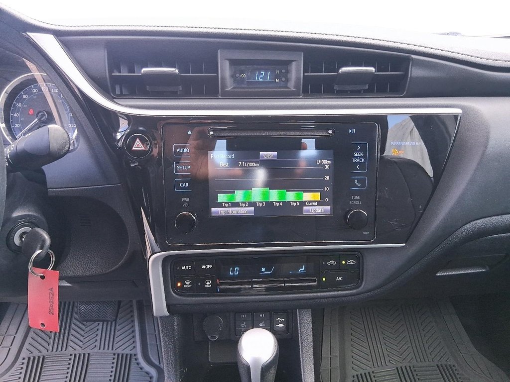 2019 Toyota Corolla 4-door Sedan LE CVTi-S in Stratford, Ontario - 15 - w1024h768px