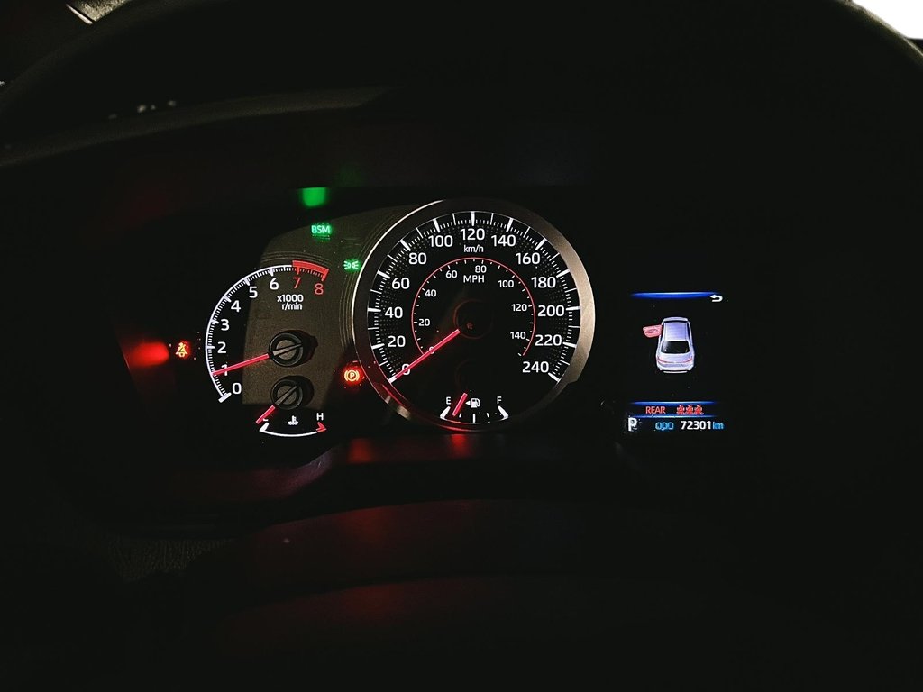 2020 Toyota Corolla 4-door Sedan SE CVT in Stratford, Ontario - 12 - w1024h768px