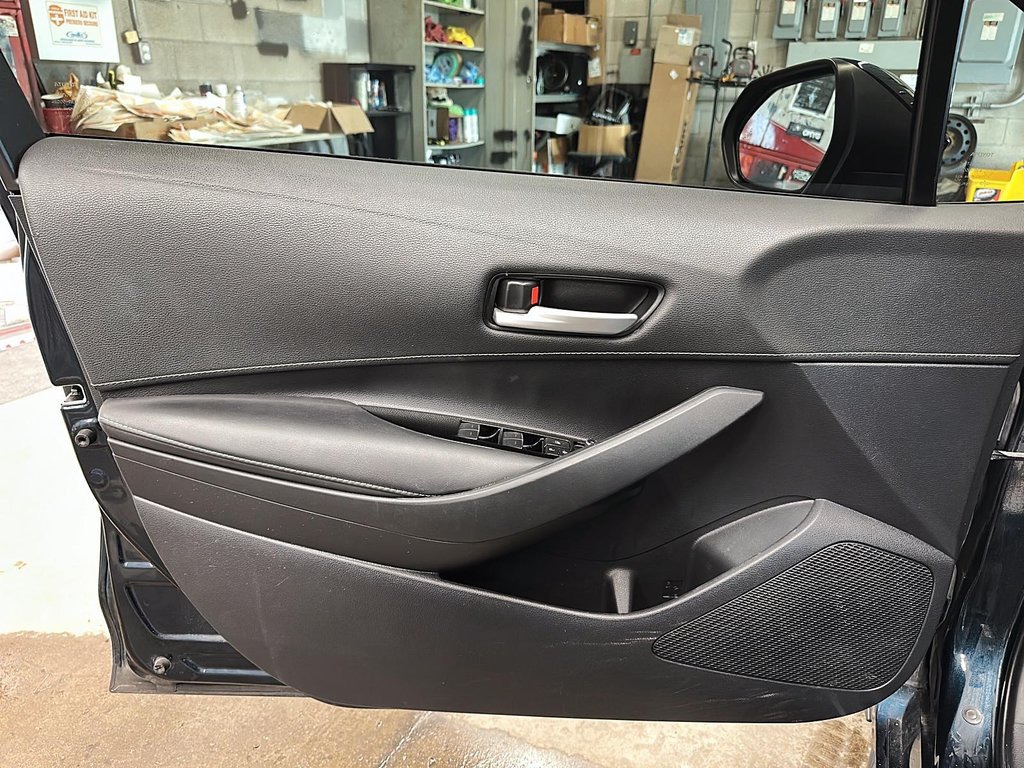 2020 Toyota Corolla Hatchback CVT in Stratford, Ontario - 10 - w1024h768px