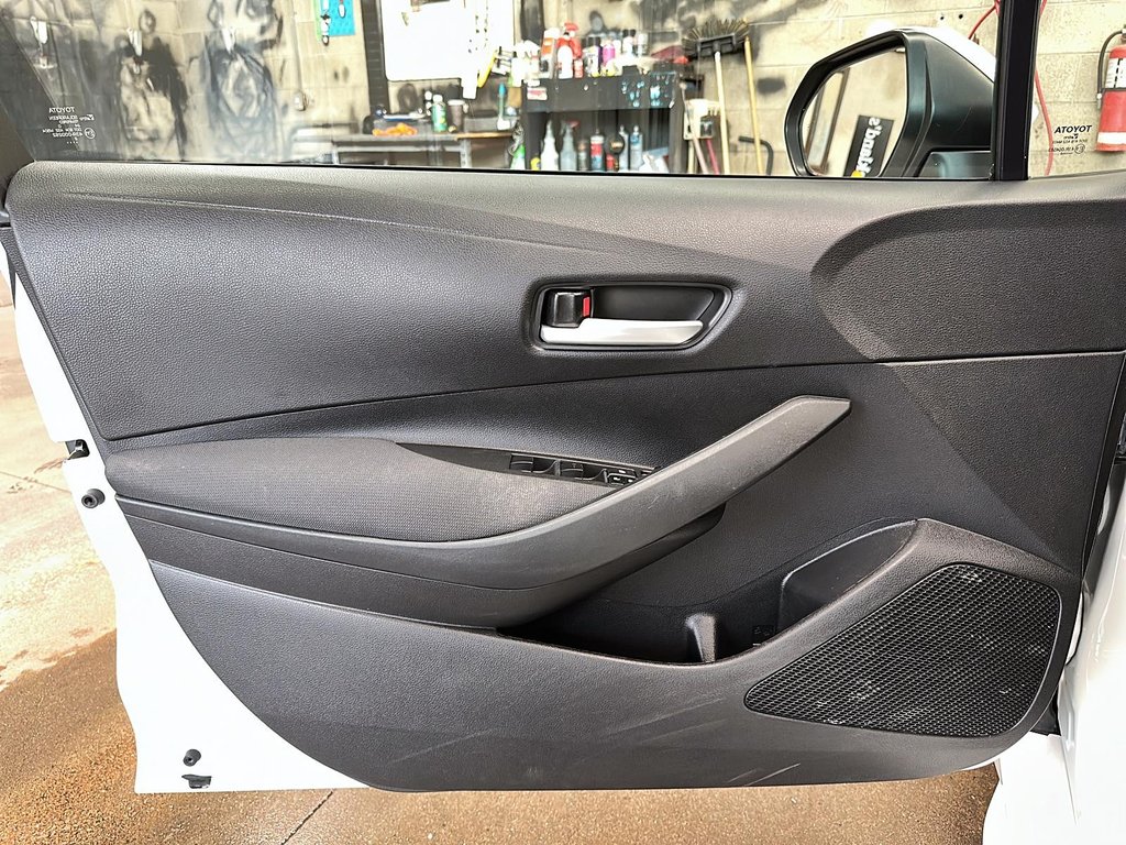 2020 Toyota Corolla 4-door Sedan LE CVT in Stratford, Ontario - 10 - w1024h768px