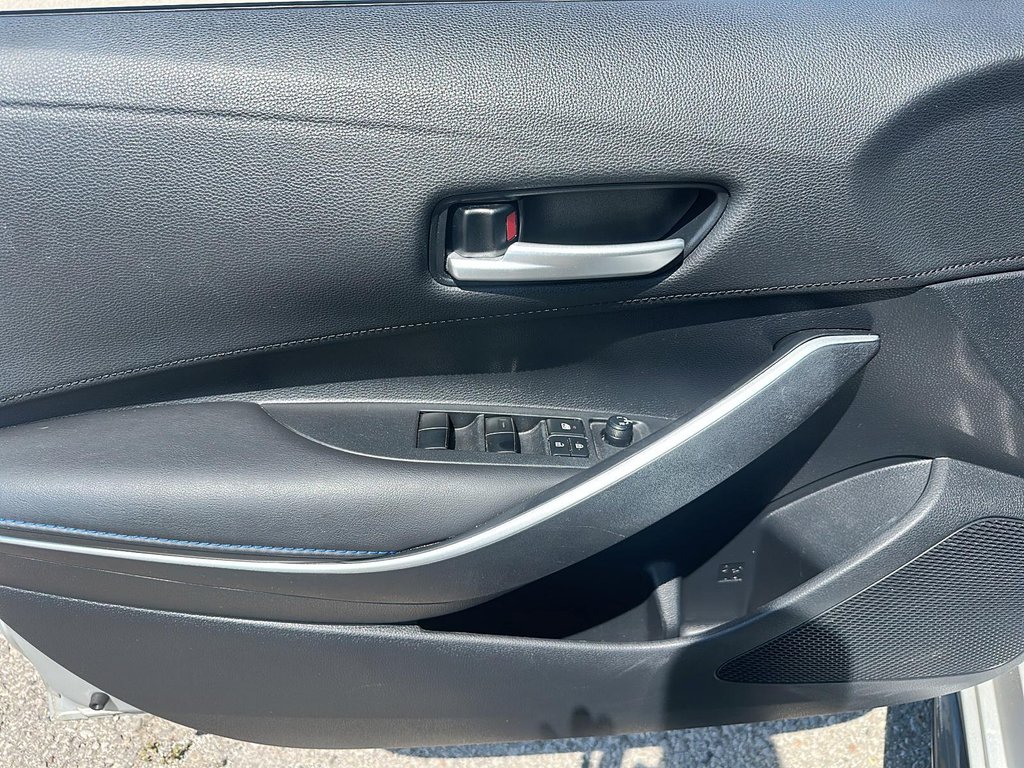 2020 Toyota Corolla 4-door Sedan SE CVT in Stratford, Ontario - 10 - w1024h768px
