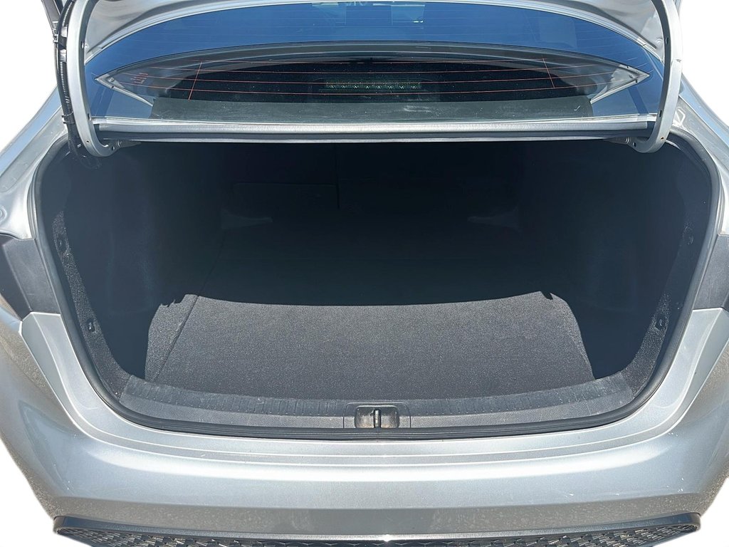 2020 Toyota Corolla 4-door Sedan SE CVT in Stratford, Ontario - 6 - w1024h768px