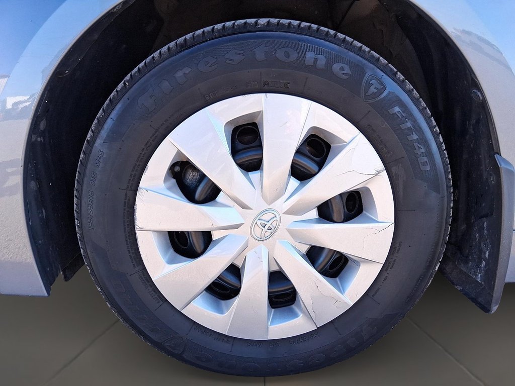 2020 Toyota Corolla 4-door Sedan L 6M in Stratford, Ontario - 7 - w1024h768px