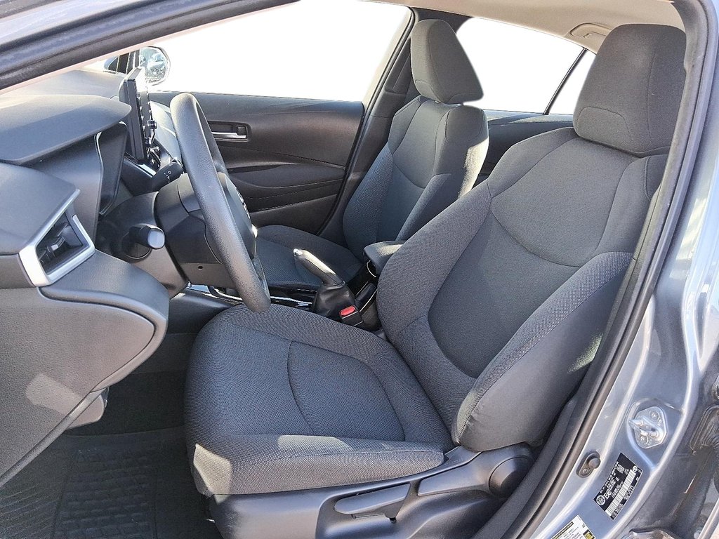 2020 Toyota Corolla 4-door Sedan L 6M in Stratford, Ontario - 8 - w1024h768px