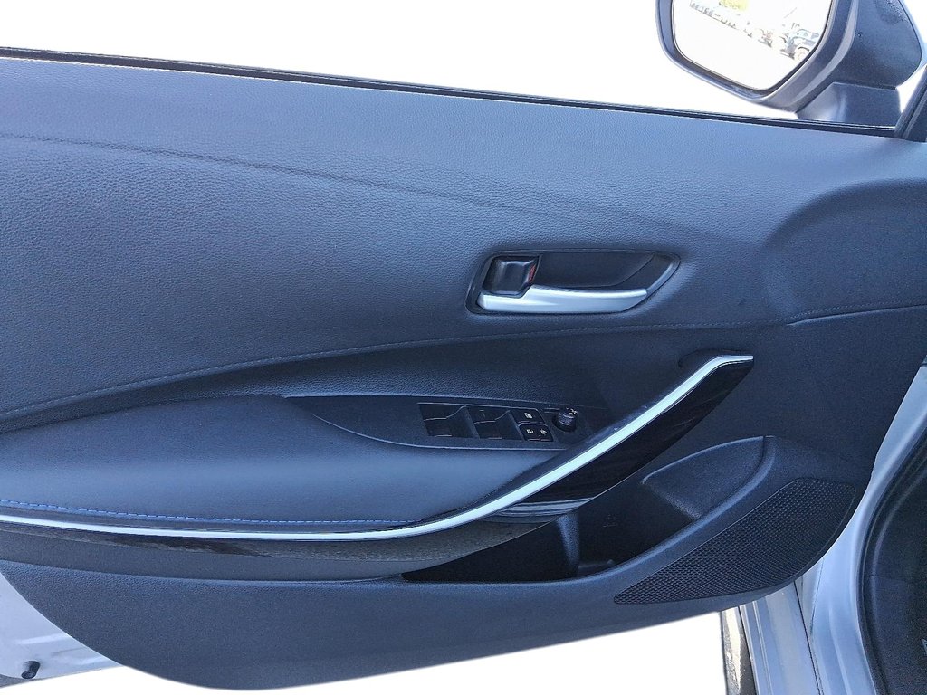 2020 Toyota Corolla 4-door Sedan XSE CVT in Stratford, Ontario - 11 - w1024h768px