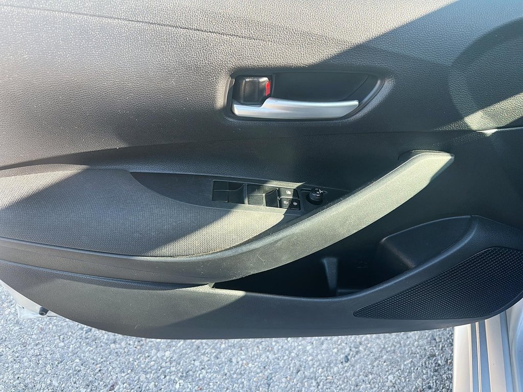 2021 Toyota Corolla LE CVT in Stratford, Ontario - 9 - w1024h768px