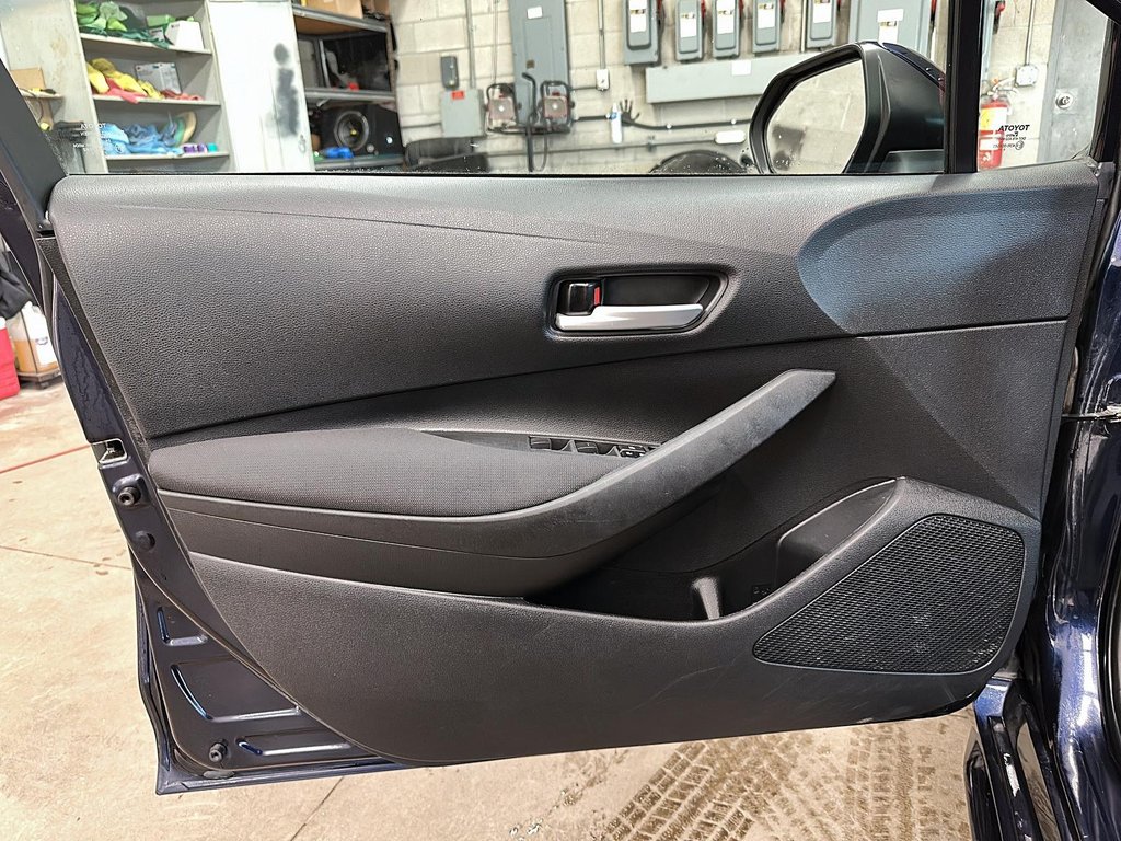 2021 Toyota Corolla LE CVT in Stratford, Ontario - 10 - w1024h768px