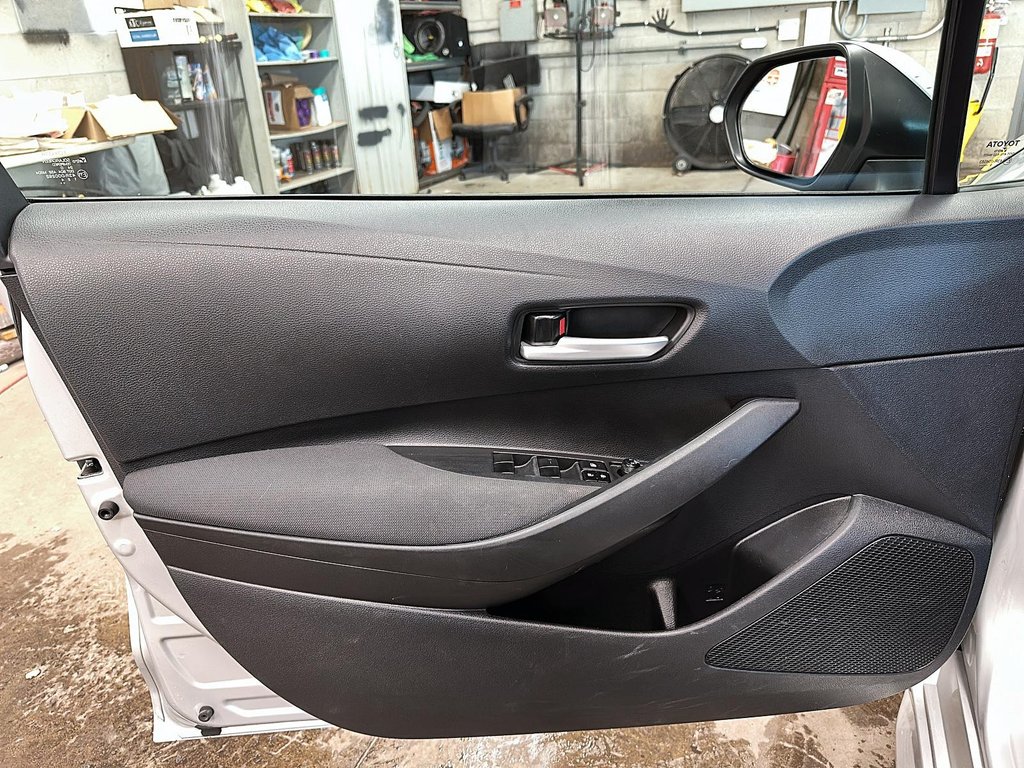 2021 Toyota Corolla LE CVT in Stratford, Ontario - 10 - w1024h768px