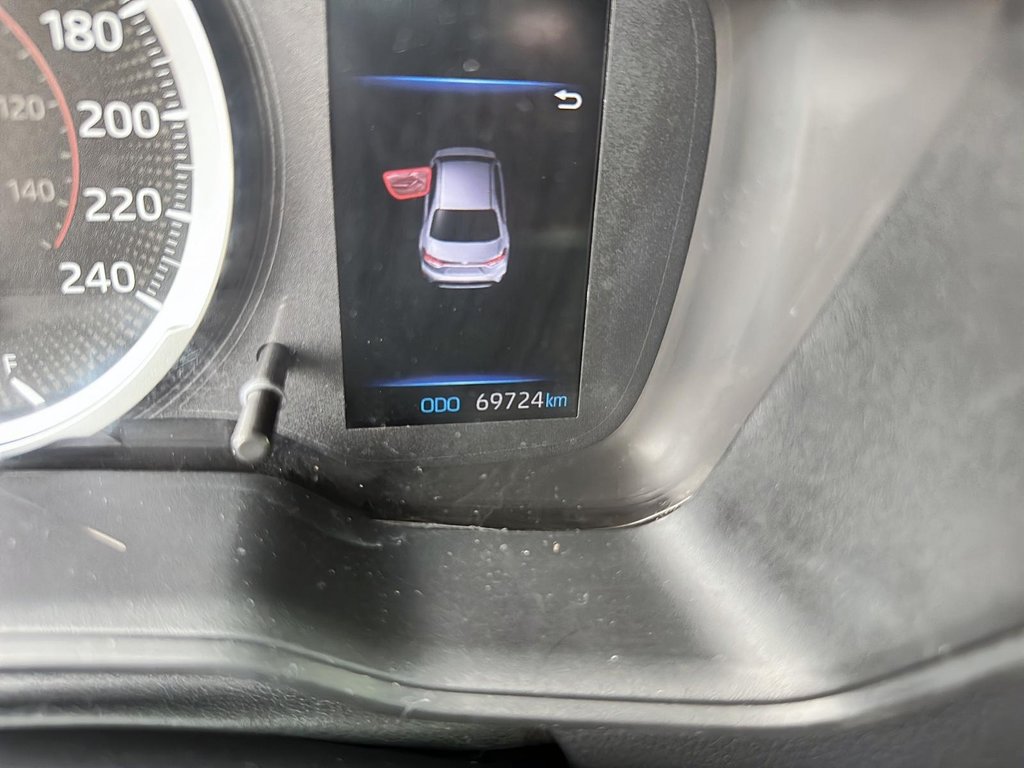 2022 Toyota Corolla SE 6M in Stratford, Ontario - 12 - w1024h768px