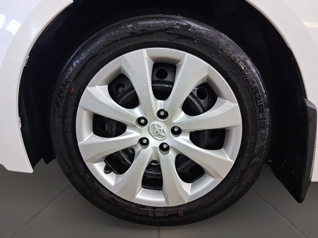 2024 Toyota Corolla LE CVT in Stratford, Ontario - 7 - w1024h768px