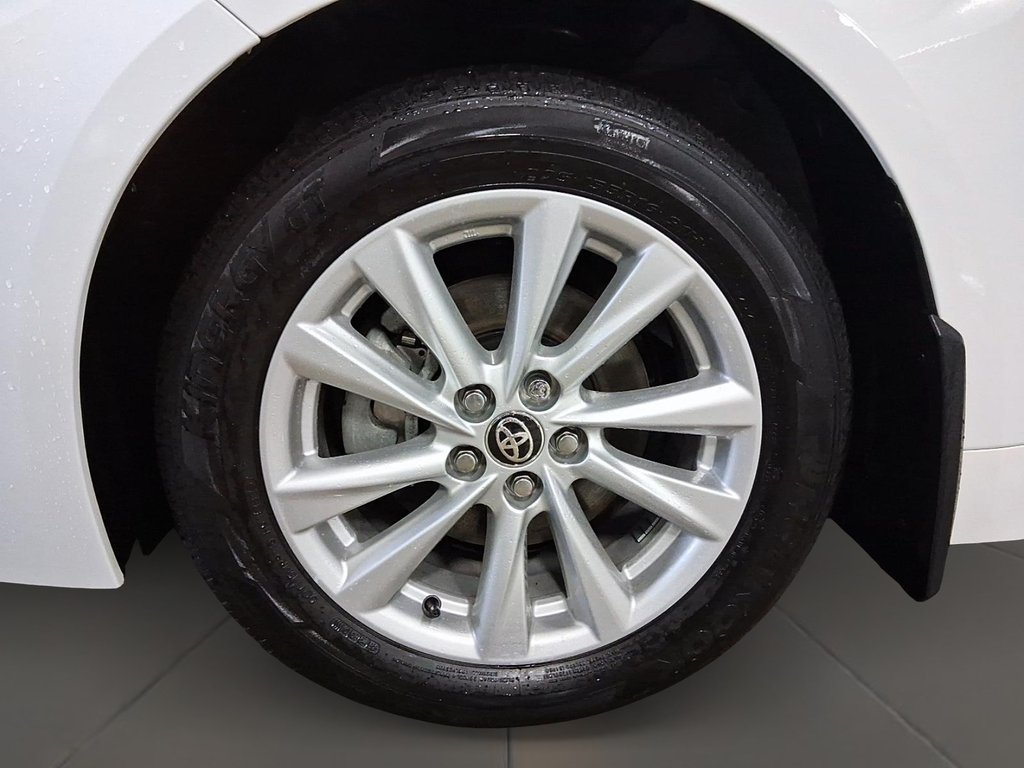 2026 Toyota Corolla SE CVT in Stratford, Ontario - 7 - w1024h768px