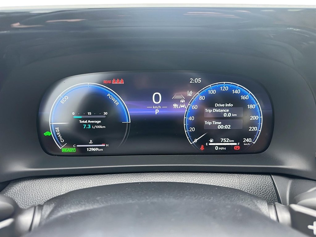 2025 Toyota Crown Signia Limited in Stratford, Ontario - 13 - w1024h768px
