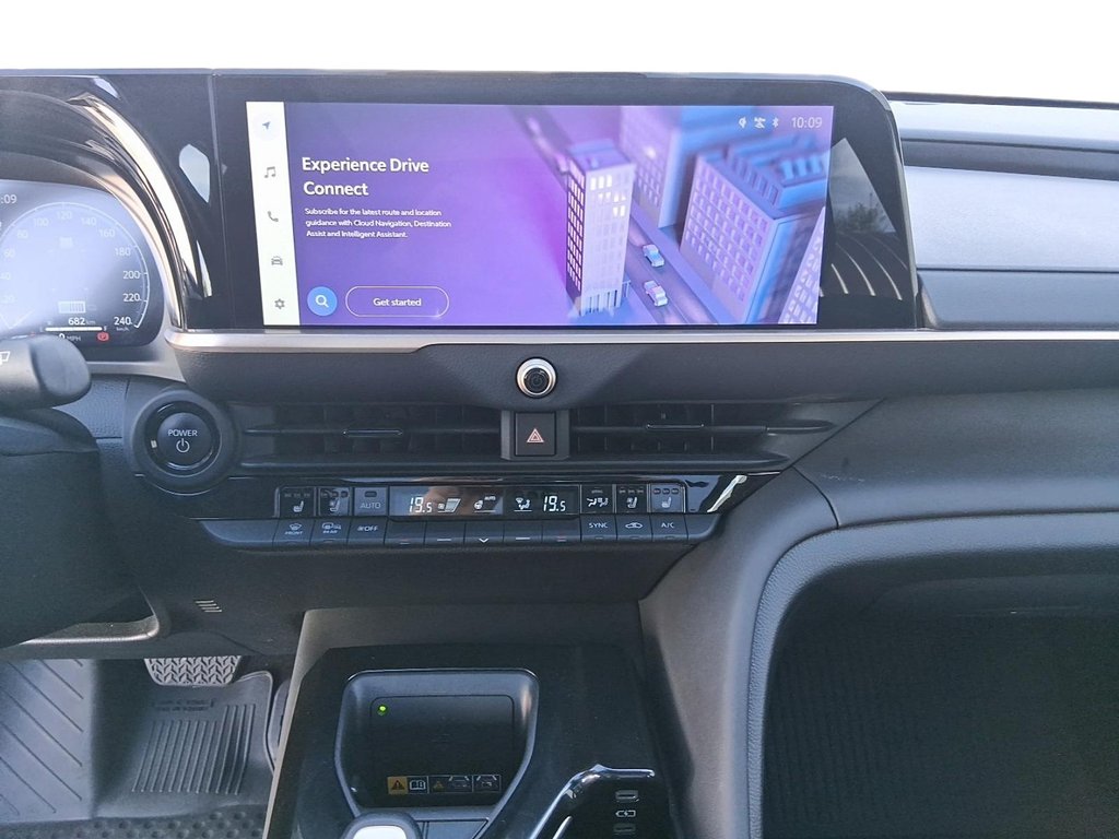 2025 Toyota Crown Signia Limited in Stratford, Ontario - 15 - w1024h768px
