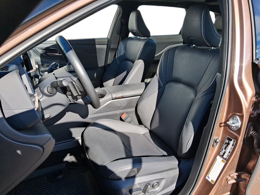 2025 Toyota Crown Signia Limited in Stratford, Ontario - 8 - w1024h768px