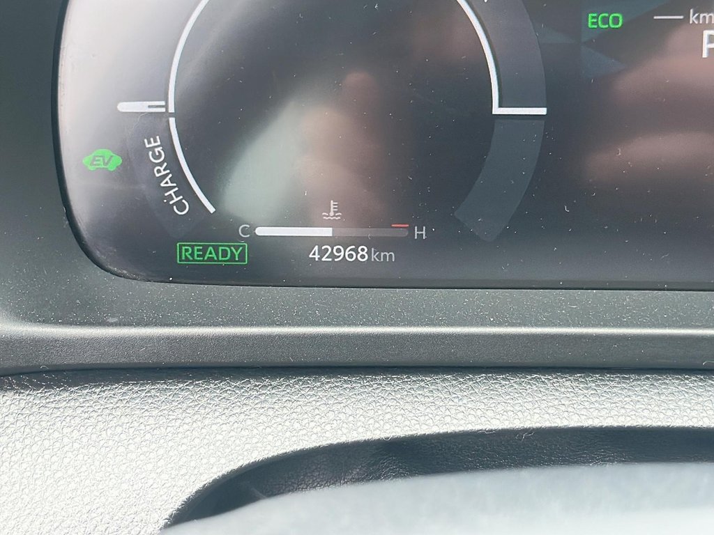 2023 Toyota CROWN Limited in Stratford, Ontario - 12 - w1024h768px