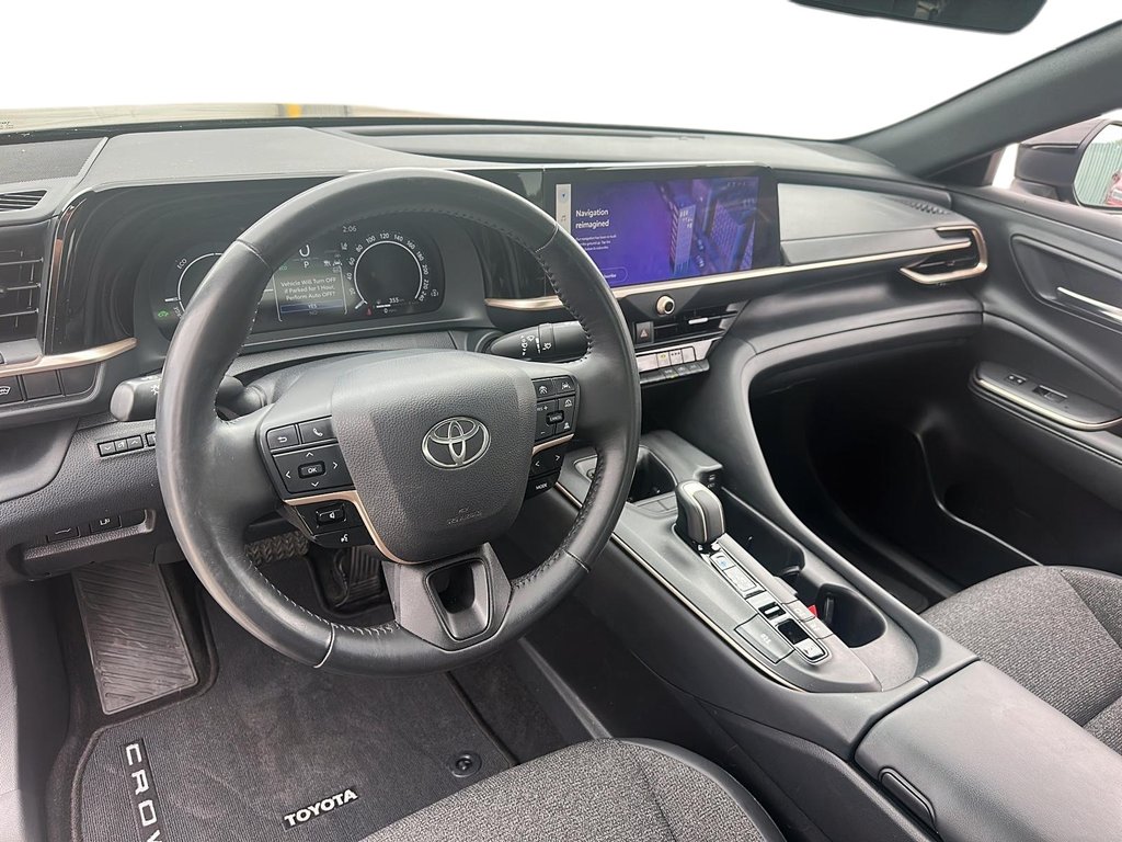 2023 Toyota CROWN Limited in Stratford, Ontario - 9 - w1024h768px