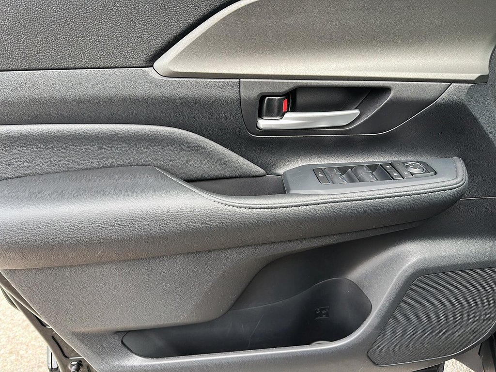 2025 Toyota GRAND HIGHLANDER HYB Rid XLE AW in Stratford, Ontario - 10 - w1024h768px