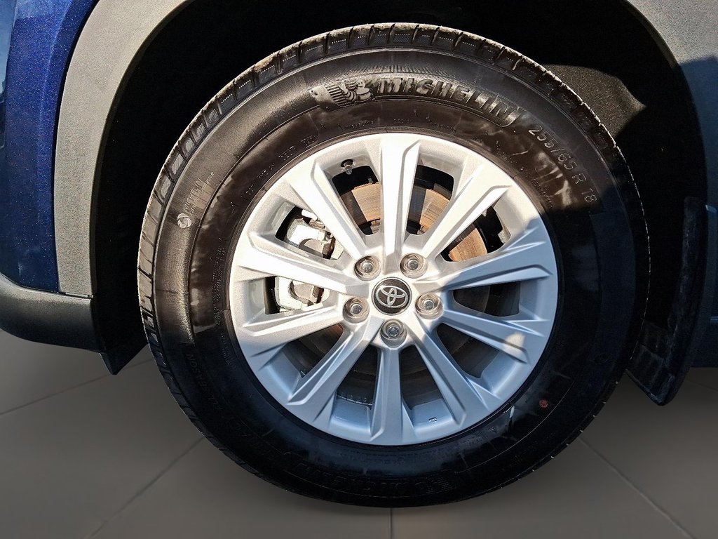 2025 Toyota Grand Highlander Hyb rid XLE AW in Stratford, Ontario - 8 - w1024h768px