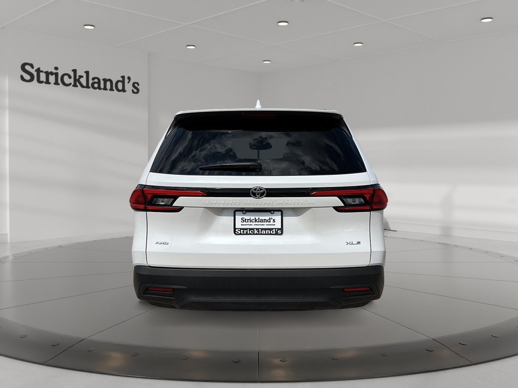 2024 Toyota Grand Highlander XLE AWD in Stratford, Ontario - 3 - w1024h768px