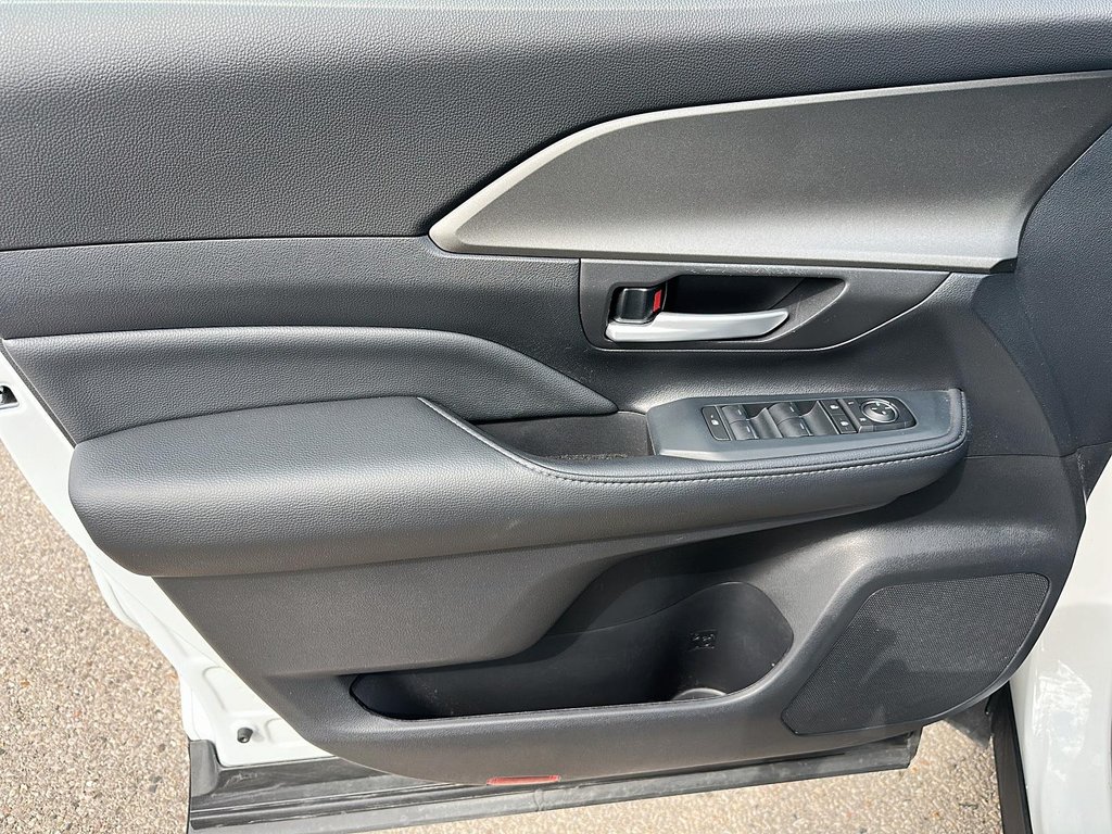 2024 Toyota Grand Highlander XLE AWD in Stratford, Ontario - 10 - w1024h768px
