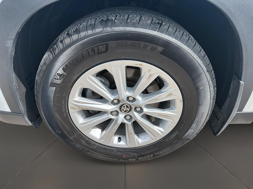 2024 Toyota Grand Highlander XLE AWD in Stratford, Ontario - 7 - w1024h768px
