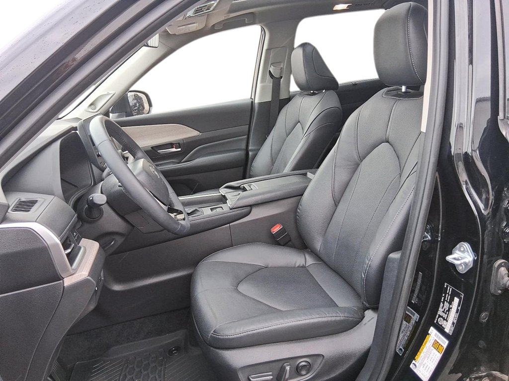 2025 Toyota Grand Highlander Limited AWD in Stratford, Ontario - 8 - w1024h768px