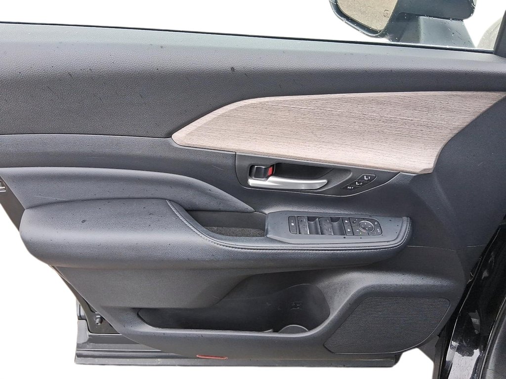 2025 Toyota Grand Highlander Limited AWD in Stratford, Ontario - 12 - w1024h768px