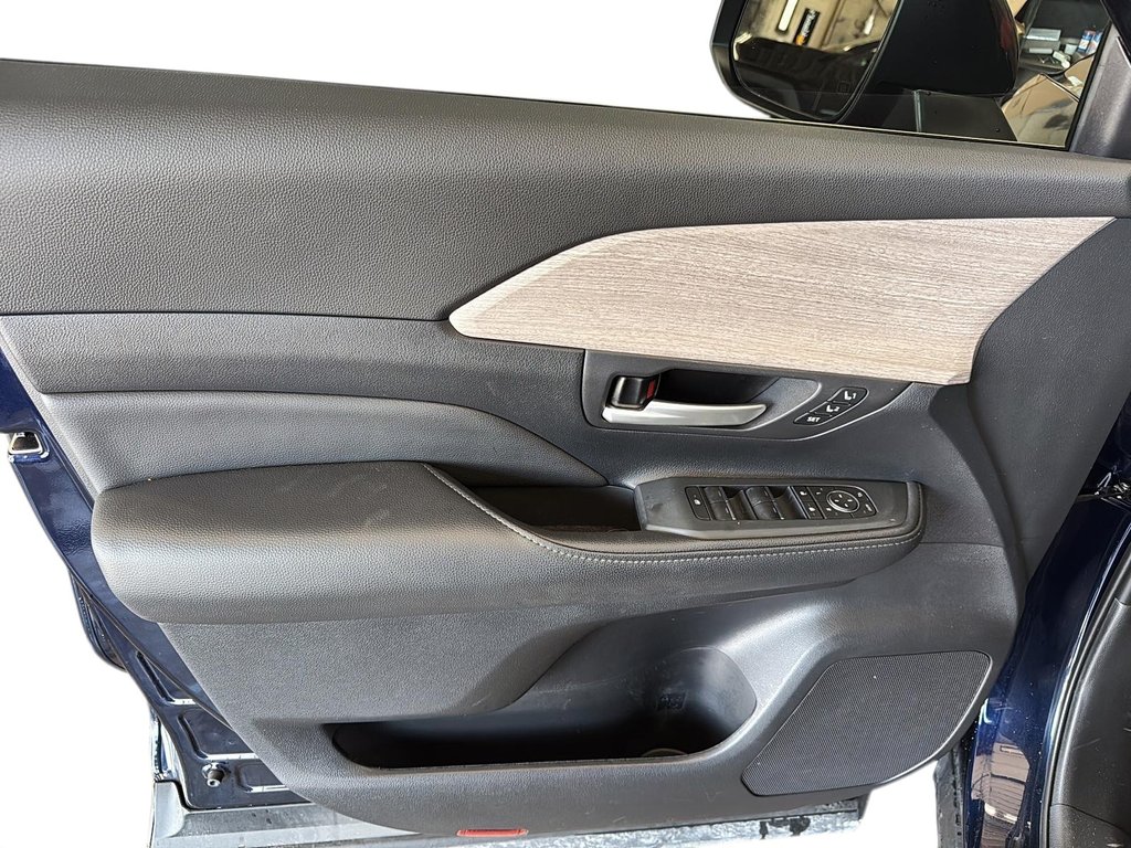 2026 Toyota Grand Highlander Limited AWD in Stratford, Ontario - 10 - w1024h768px