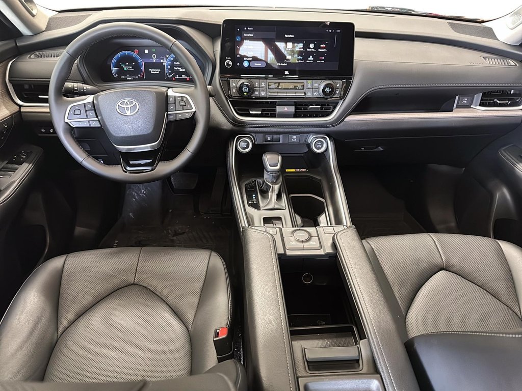 2026 Toyota Grand Highlander Limited AWD in Stratford, Ontario - 9 - w1024h768px