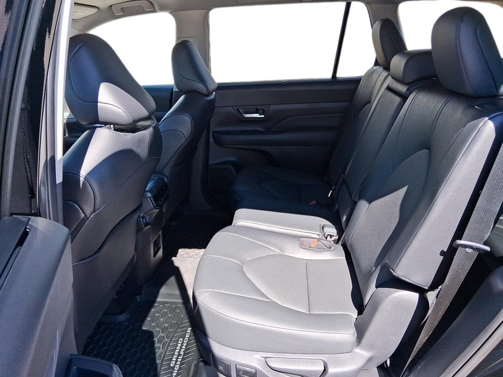 2026 Toyota Grand Highlander XLE AWD in Stratford, Ontario - 9 - w1024h768px