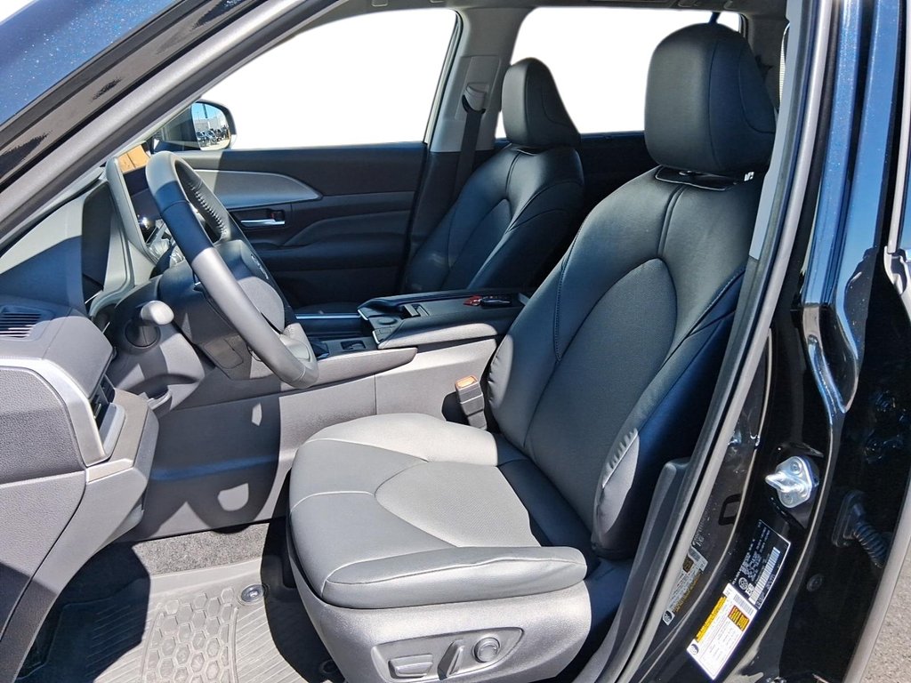 2026 Toyota Grand Highlander XLE AWD in Stratford, Ontario - 8 - w1024h768px