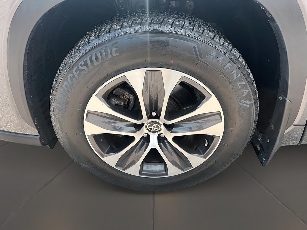 2021 Toyota Highlander hybrid XLE AWD in Stratford, Ontario - 7 - w1024h768px