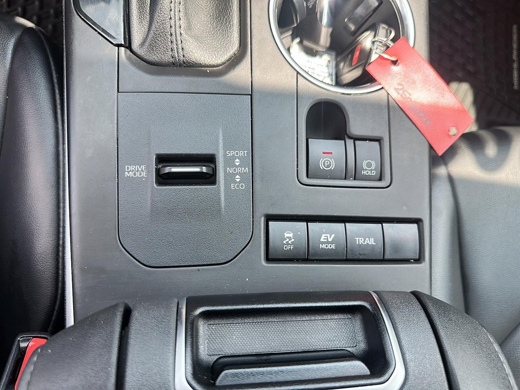 2021 Toyota Highlander hybrid XLE AWD in Stratford, Ontario - 15 - w1024h768px