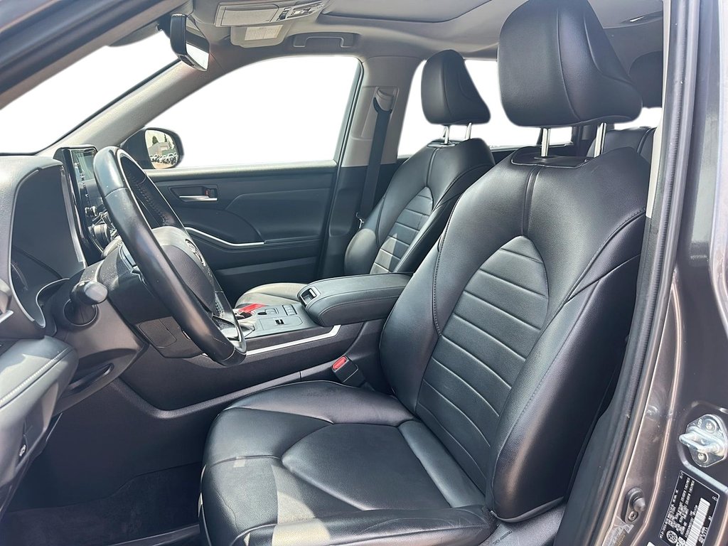 2021 Toyota Highlander hybrid XLE AWD in Stratford, Ontario - 8 - w1024h768px