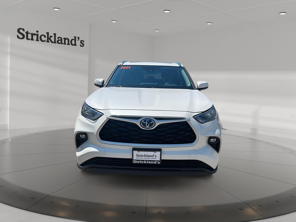 2021 Toyota Highlander hybrid XLE AWD in Stratford, Ontario - 2 - w1024h768px