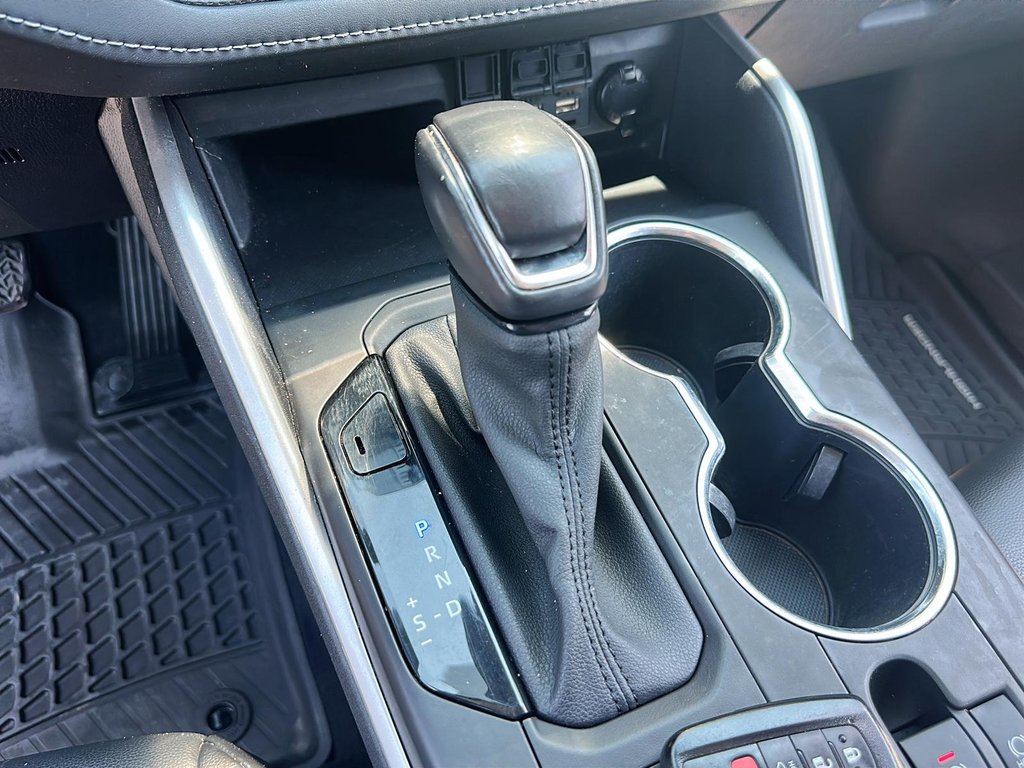 2021 Toyota Highlander hybrid XLE AWD in Stratford, Ontario - 14 - w1024h768px